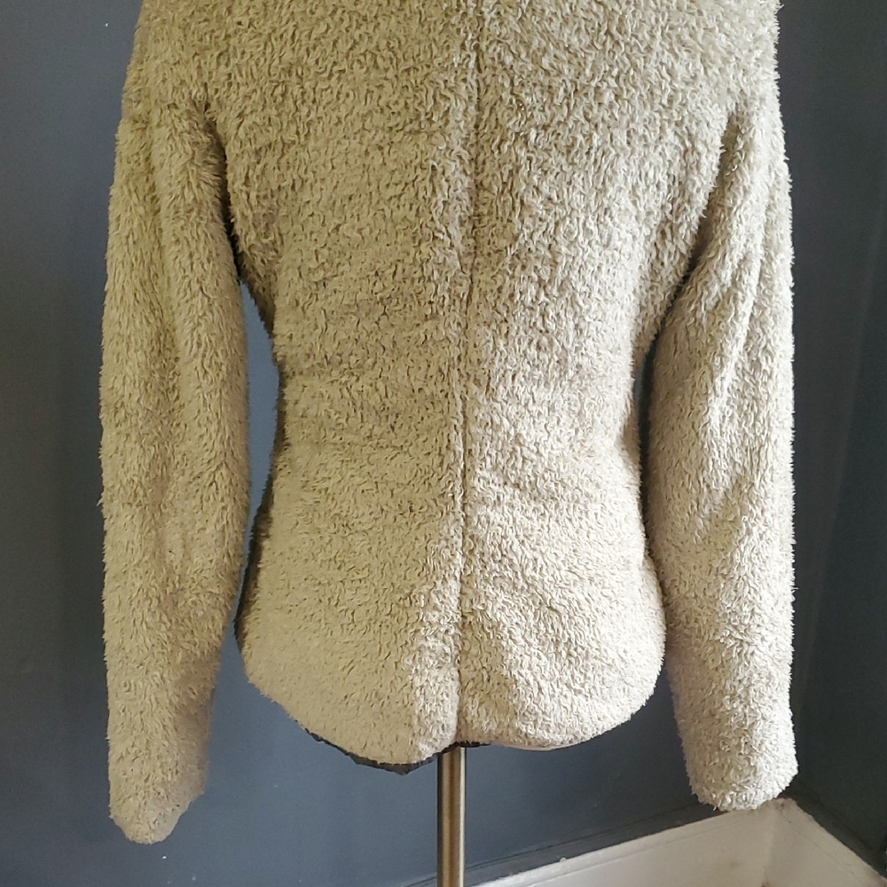 Patagonia Women's Soft Cream Teddy Jacket - Picture 7 of 15